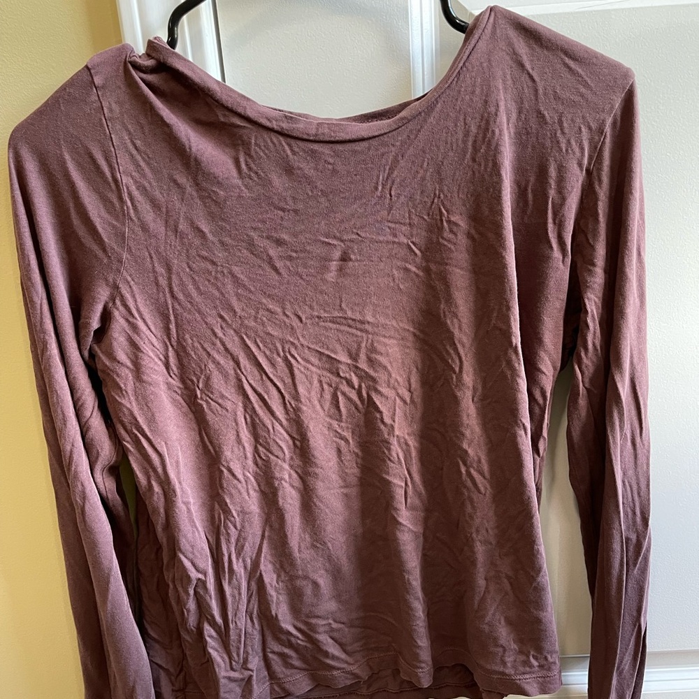 American Eagan lightweight long sleeve shirt.
